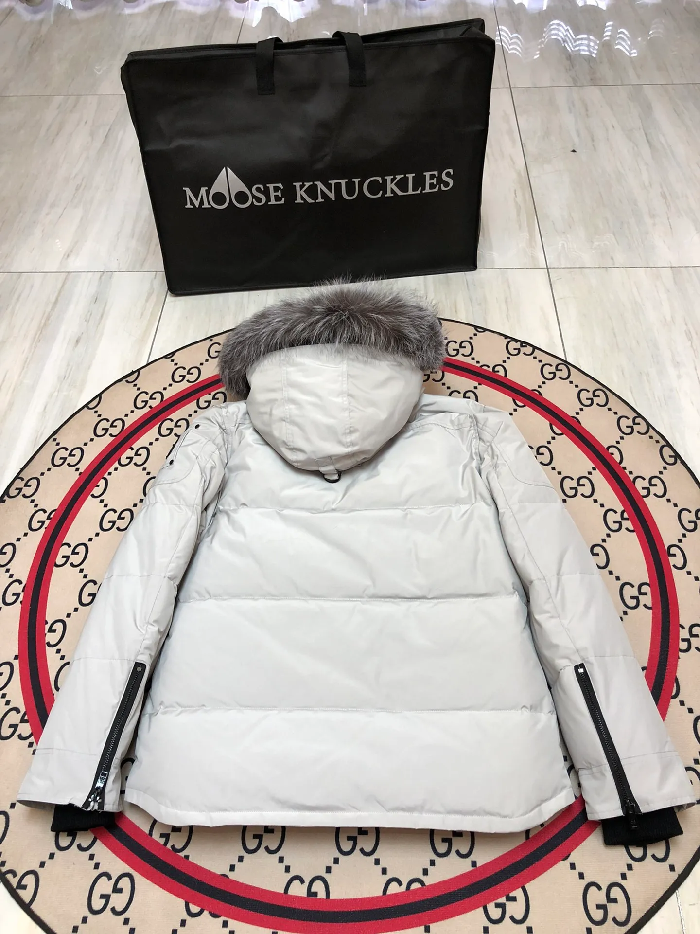 ：Y 120 Cream White 🇨🇦Moose knuckles/ 07/ Moose knuckles . 2007 🇨🇦 ！ Premium ， 。 ， RMB 5040-15000 ！ ，LOGO ✂️. ！ . ！ MONCLER/ Canada Goose/ ，Moose knuckles 2020 …… ✂️ 90% ， ！ ✂️ ， ! ✂️ YKK， ， ！ ✂️ ， . ！ ✂️ 3D ， ⚠️Size:s-xxl